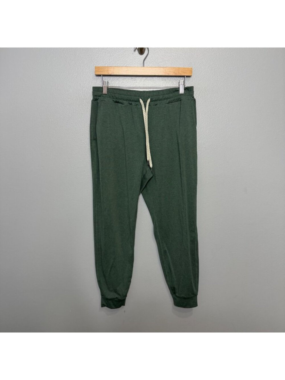 VUORI performance jogger in marsh heather size M